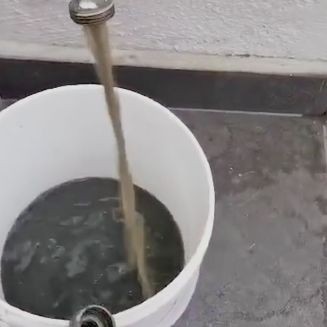 Habitantes de la Zona Metropolitana de Guadalajara padecen una crisis de agua sucia.